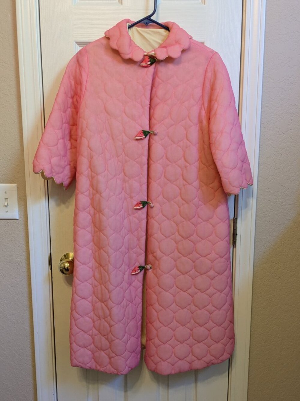Vintage 1960s Pink Quilted Robe Housecoat | Retro Scalloped Mid Century Duster